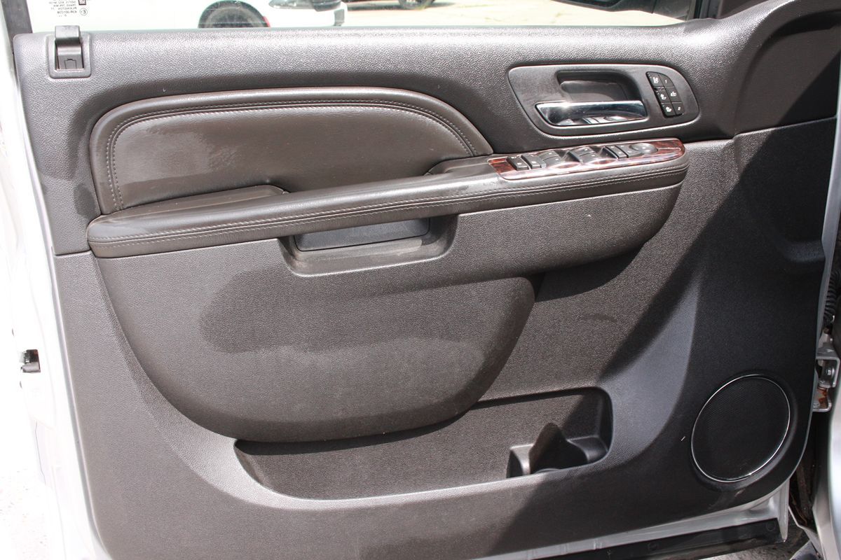 2011 GMC Yukon XL Denali - Photo 12