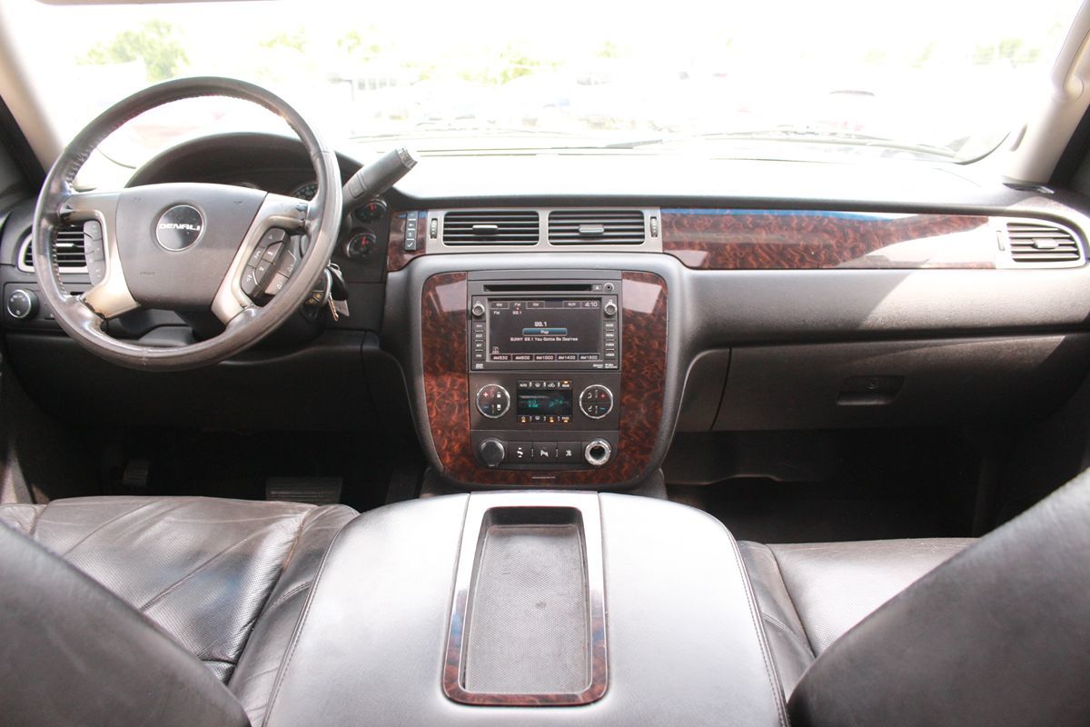 2011 GMC Yukon XL Denali - Photo 16