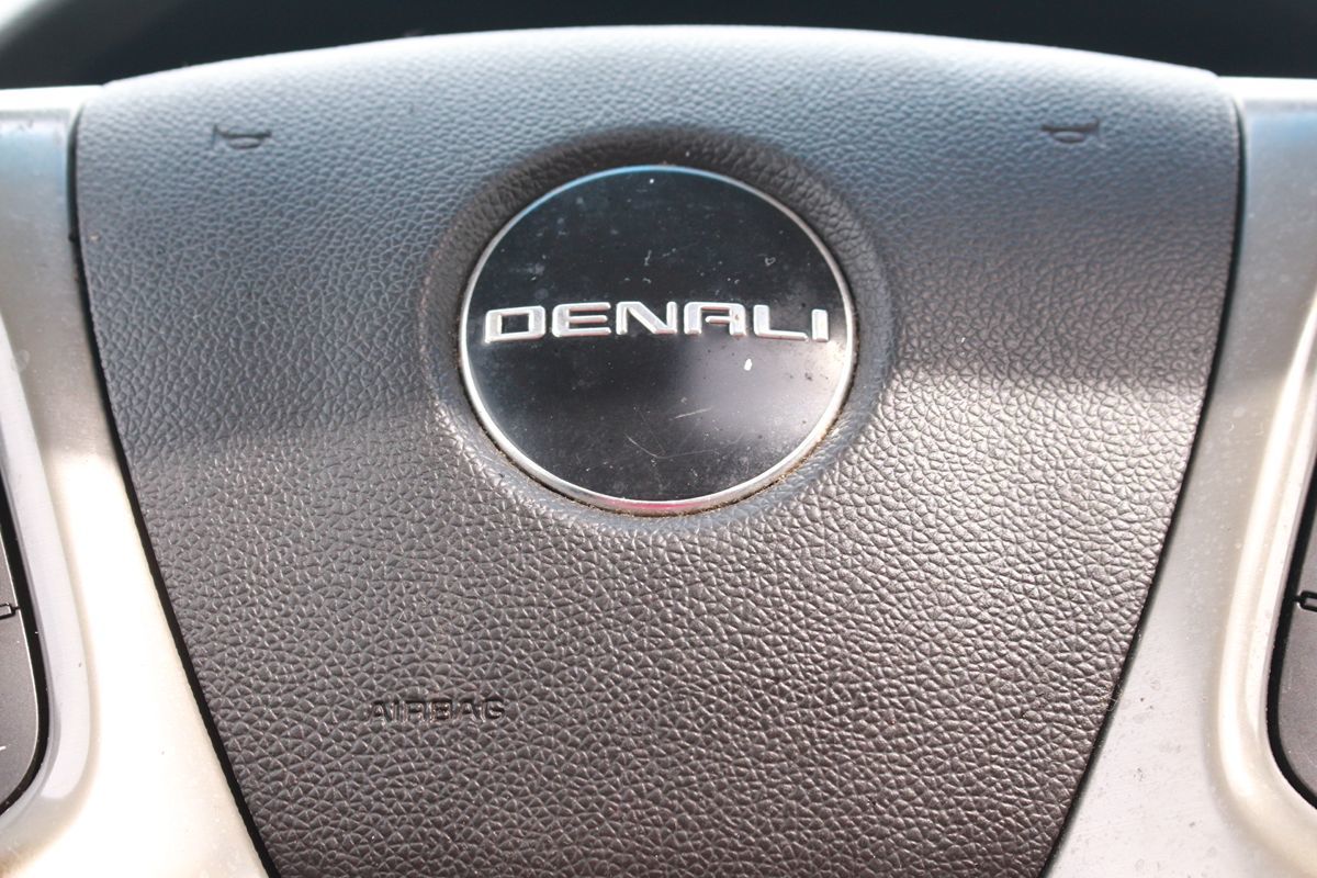 2011 GMC Yukon XL Denali - Photo 19