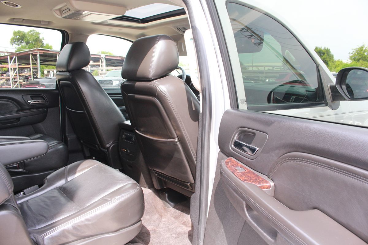 2011 GMC Yukon XL Denali - Photo 55