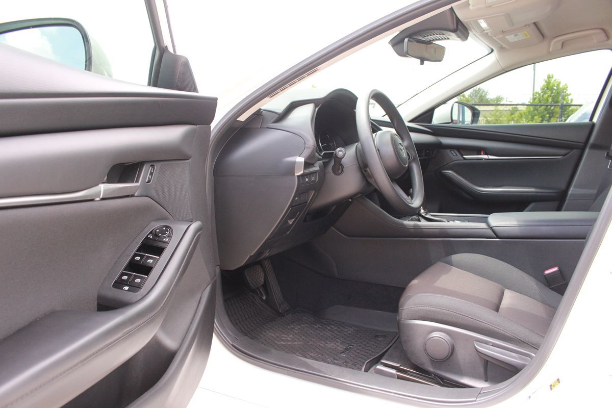 2025 Mazda Mazda3 S - Photo 11