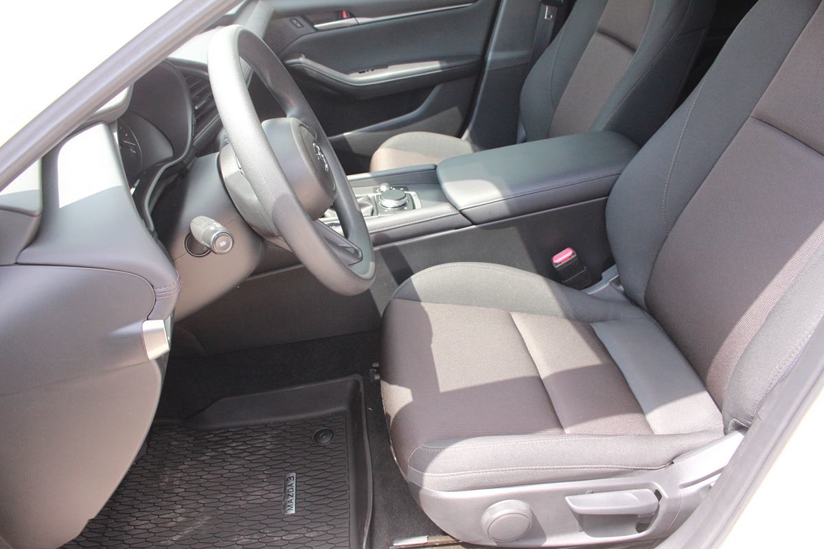 2025 Mazda Mazda3 S - Photo 15