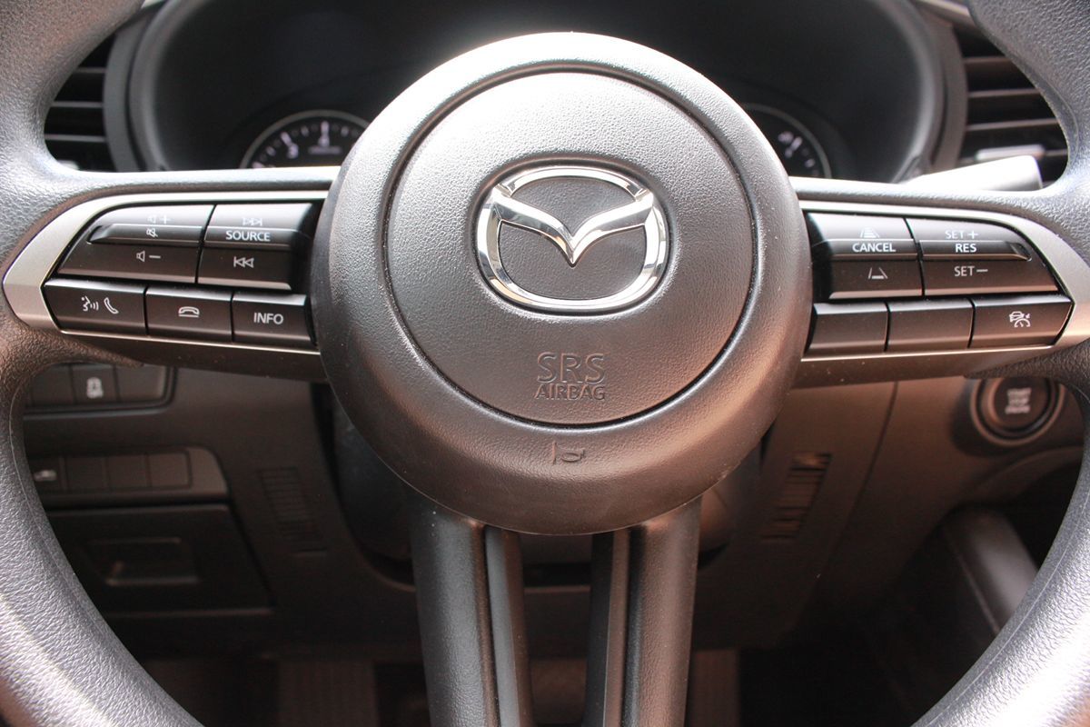 2025 Mazda Mazda3 S - Photo 17