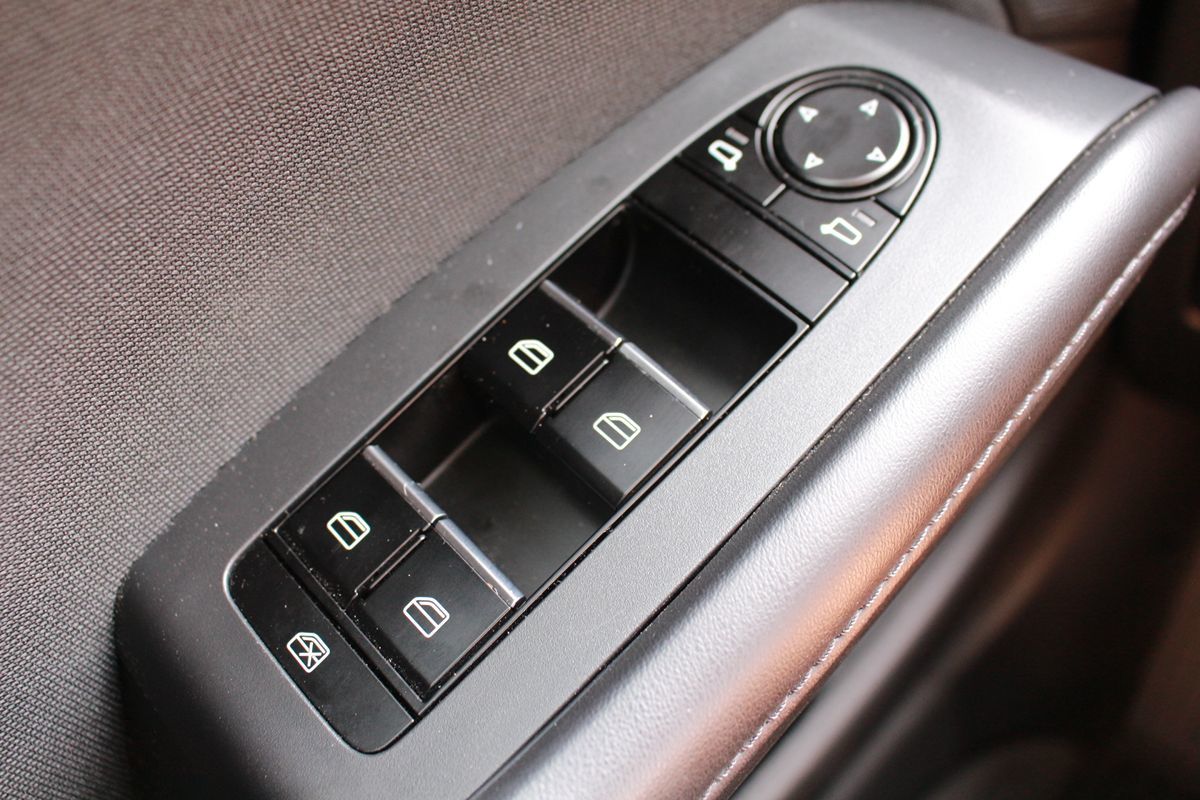 2025 Mazda Mazda3 S - Photo 23