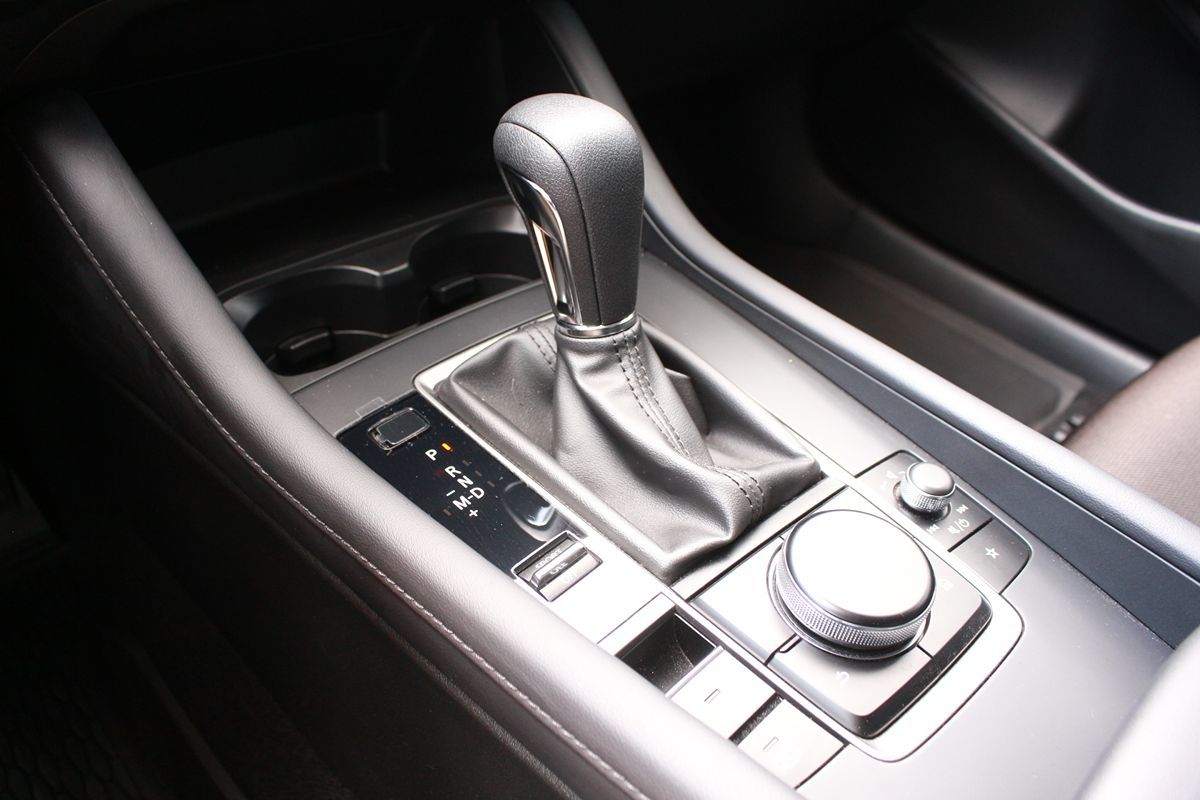 2025 Mazda Mazda3 S - Photo 31