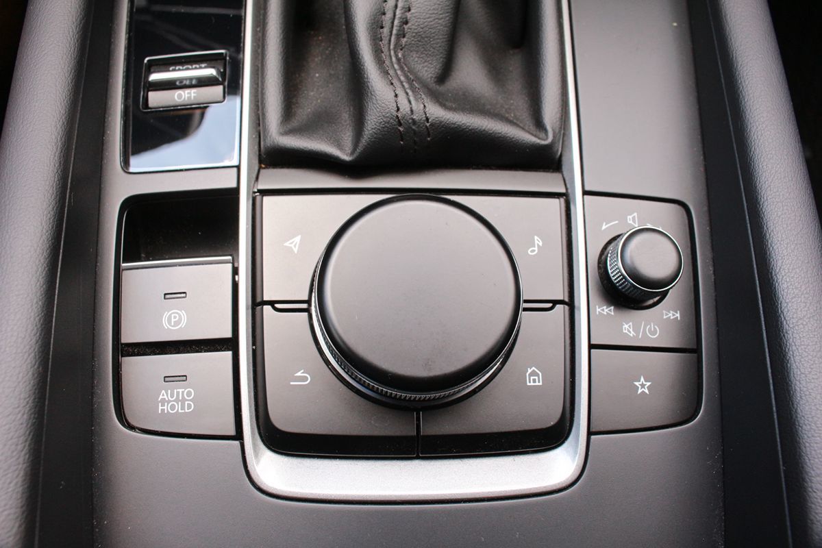 2025 Mazda Mazda3 S - Photo 32