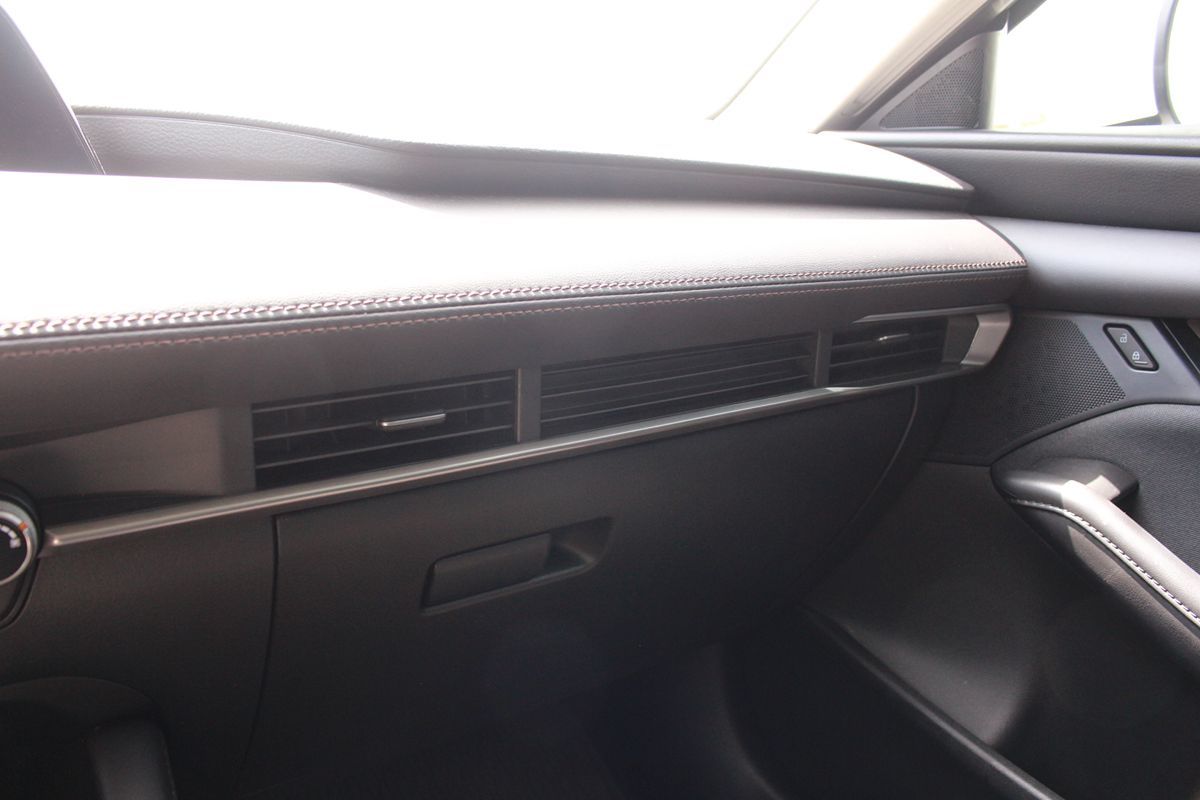 2025 Mazda Mazda3 S - Photo 39