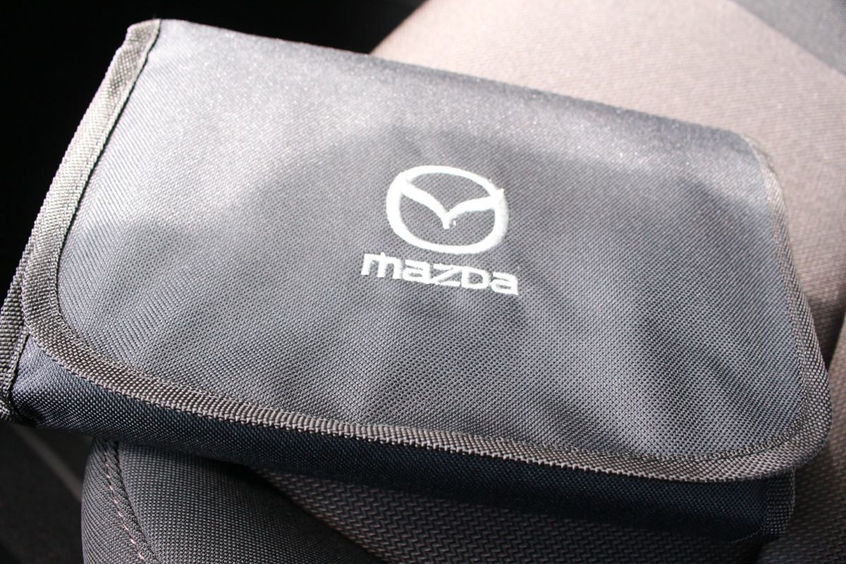 2025 Mazda Mazda3 S - Photo 41