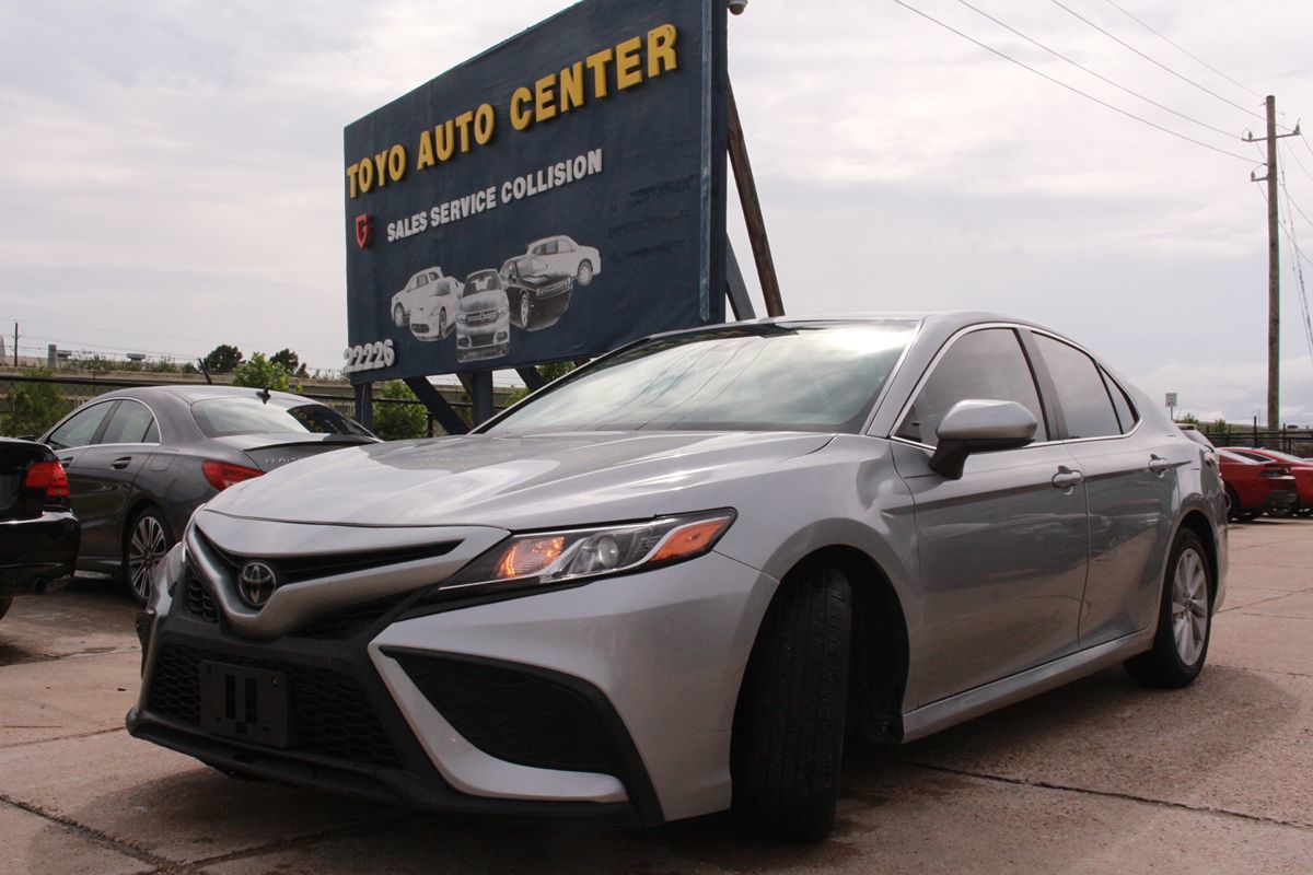 2021 Toyota Camry LE - Photo 3