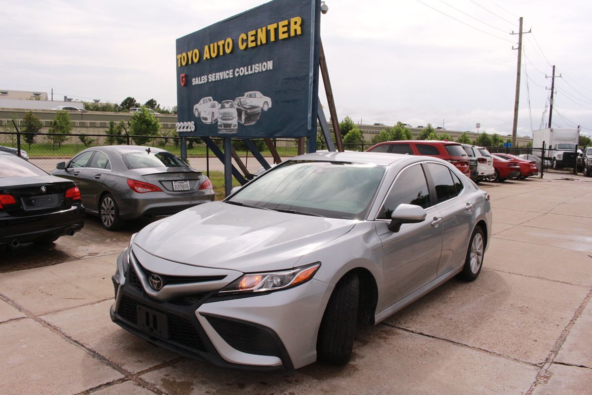 2021 Toyota Camry LE - Photo 2