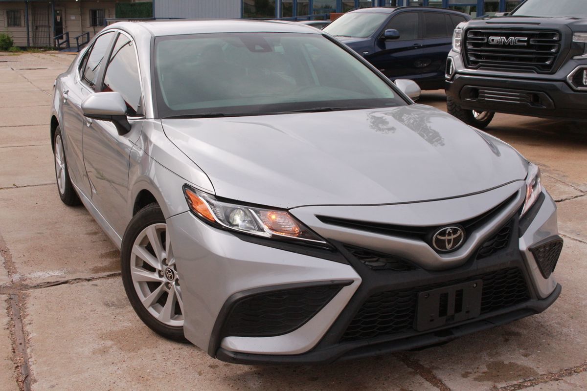 2021 Toyota Camry LE - Photo 5