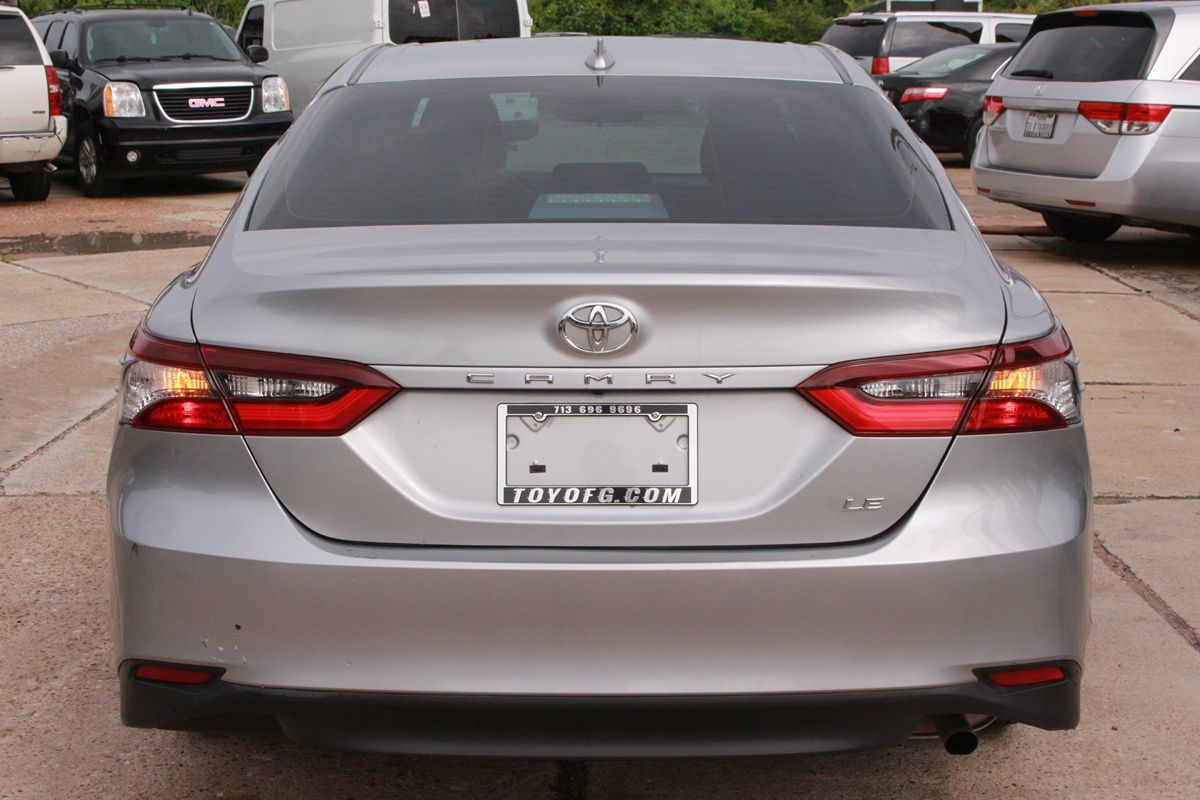 2021 Toyota Camry LE - Photo 7