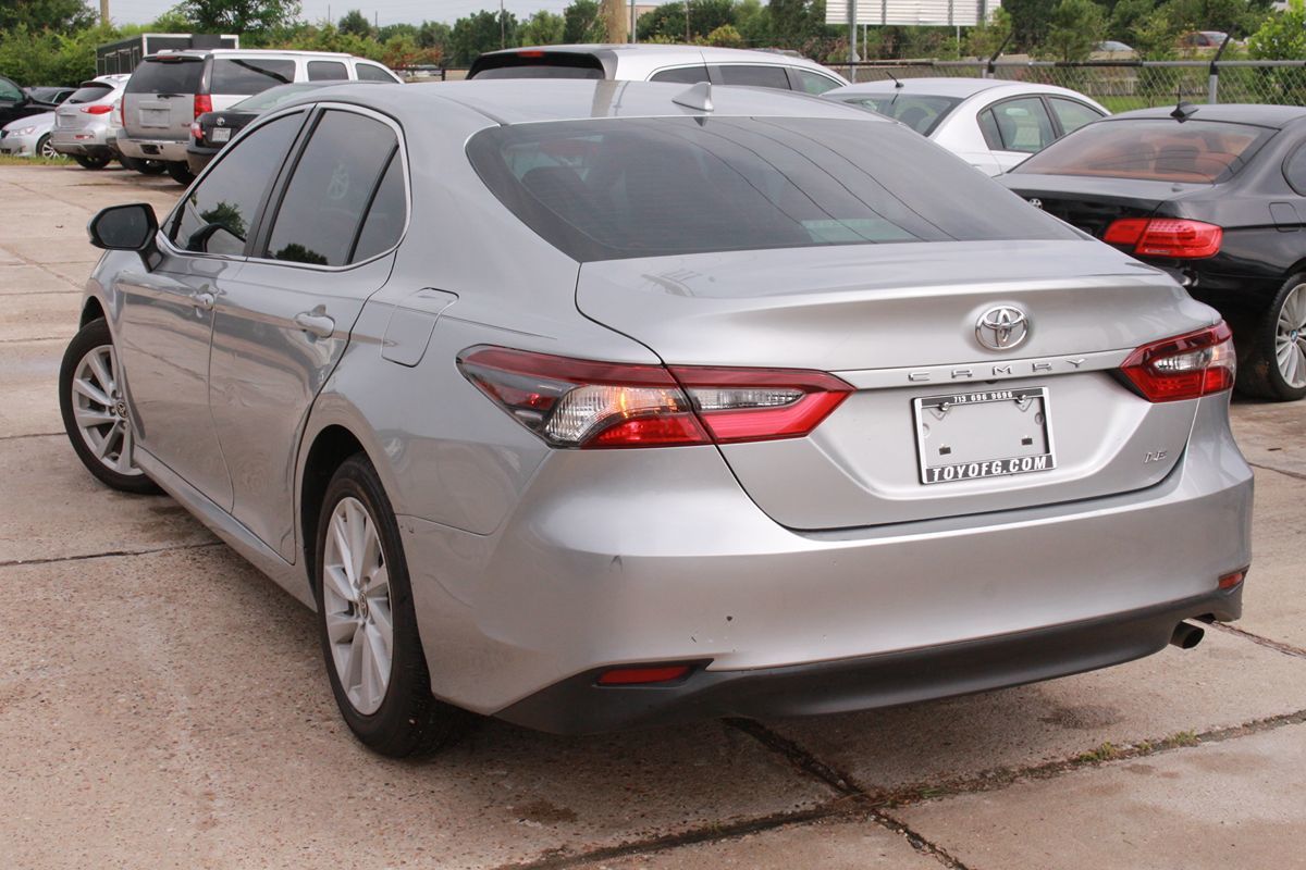 2021 Toyota Camry LE - Photo 8