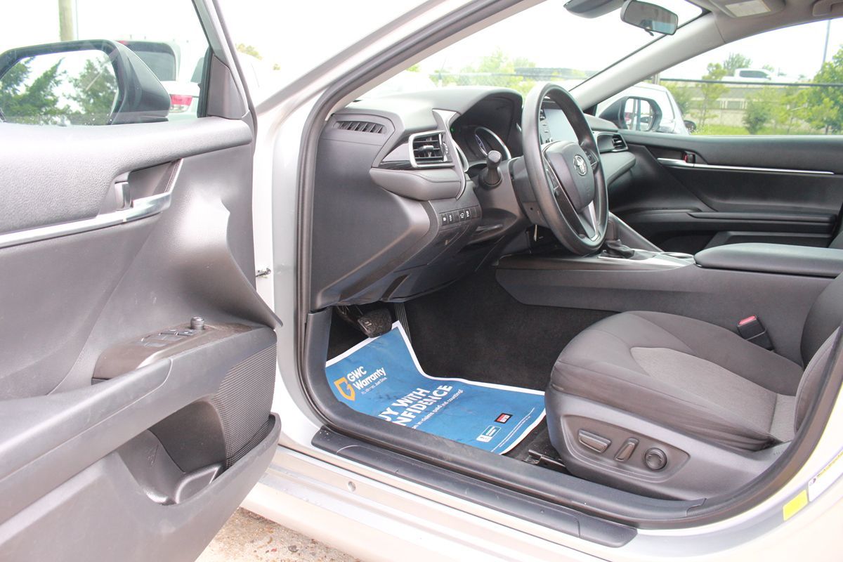 2021 Toyota Camry LE - Photo 11