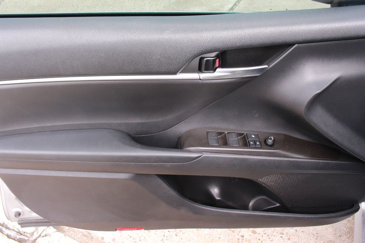 2021 Toyota Camry LE - Photo 12