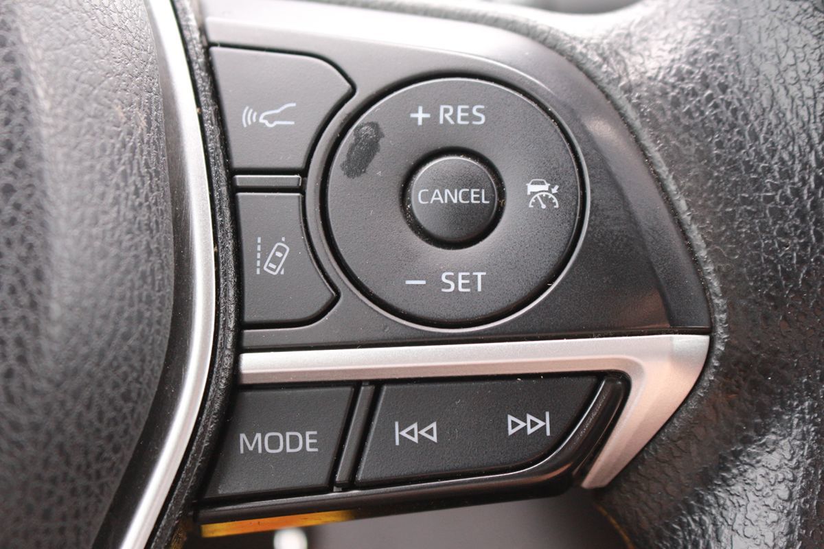 2021 Toyota Camry LE - Photo 21