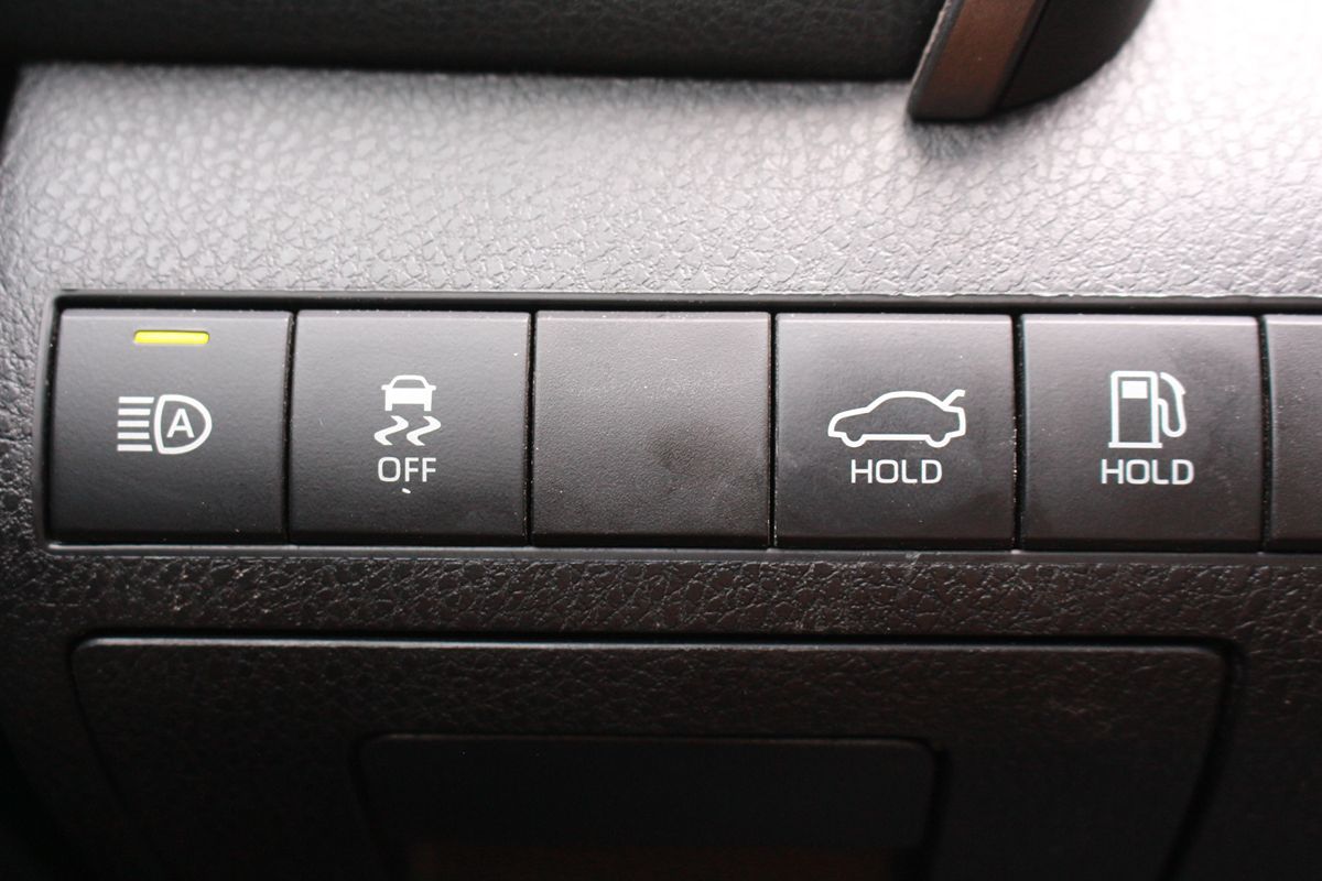 2021 Toyota Camry LE - Photo 25