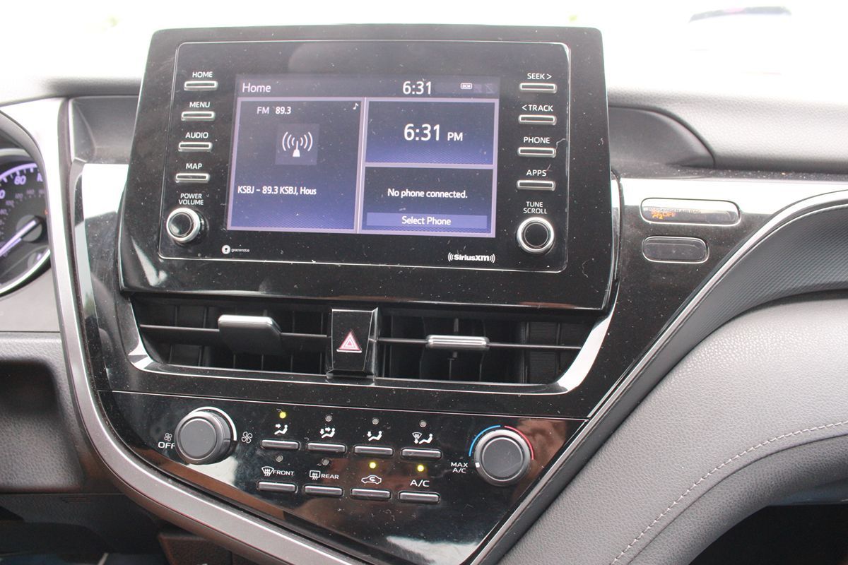 2021 Toyota Camry LE - Photo 33