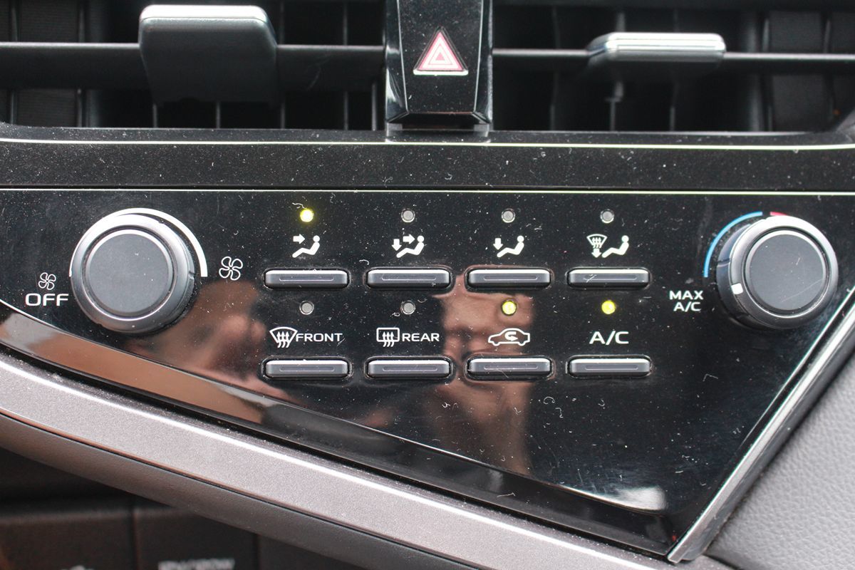 2021 Toyota Camry LE - Photo 34