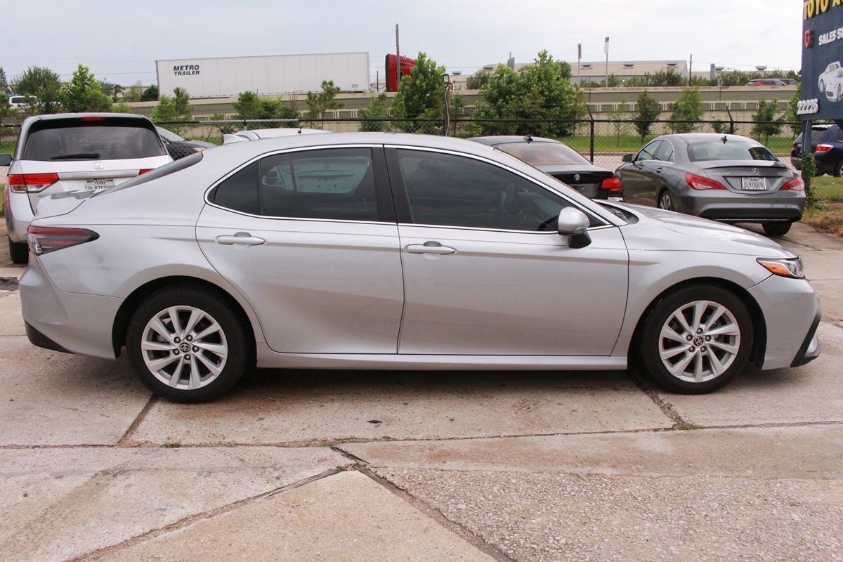 2021 Toyota Camry LE - Photo 44