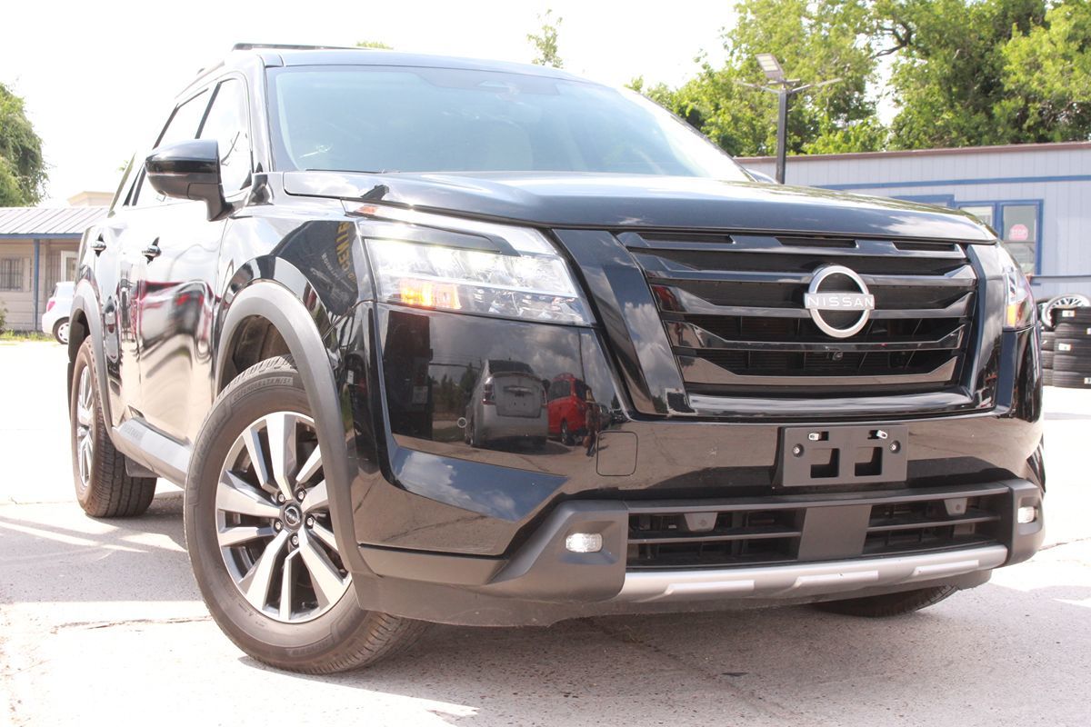 2023 Nissan Pathfinder SL 2WD's photo