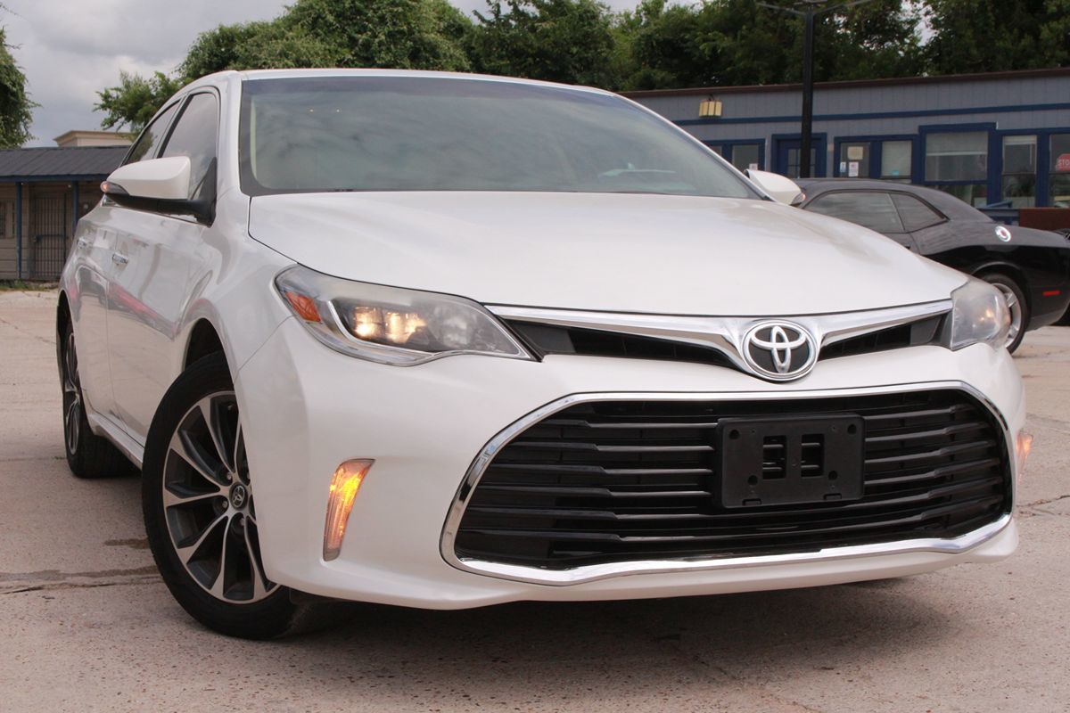 2016 Toyota Avalon XLE's photo