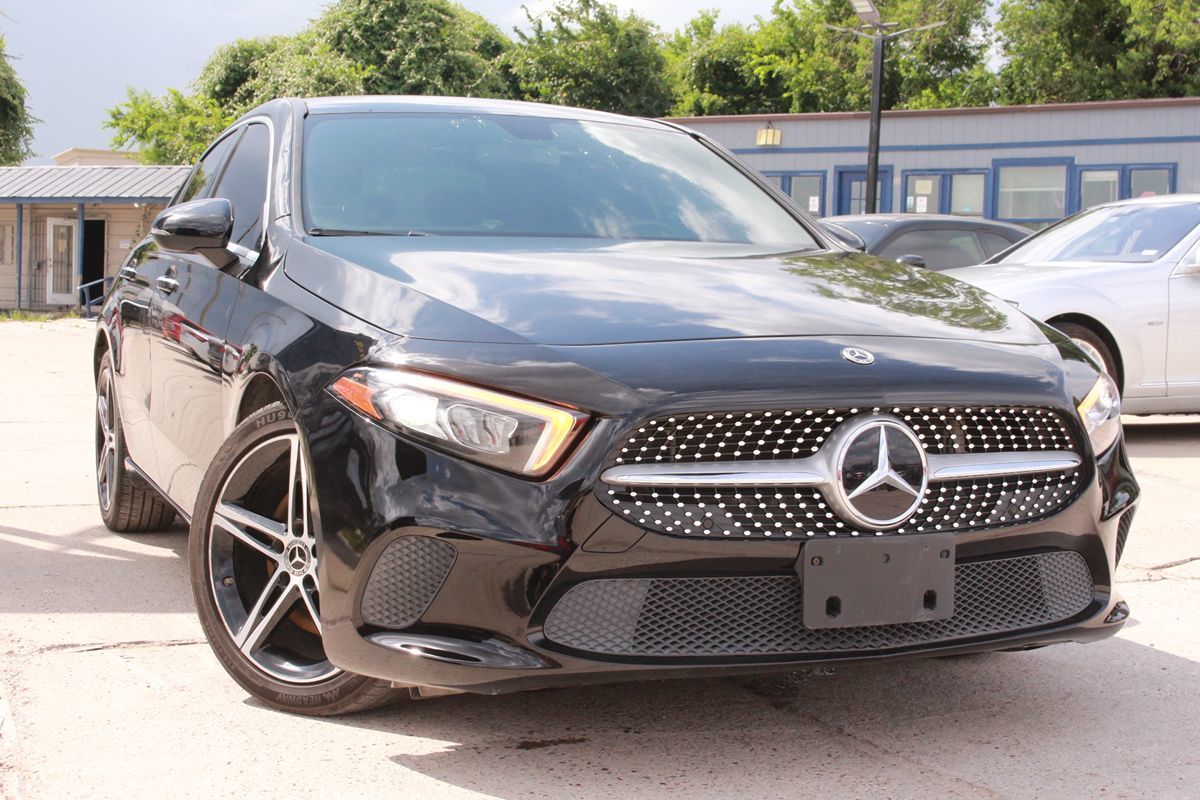 2022 Mercedes-Benz A-Class A220's photo