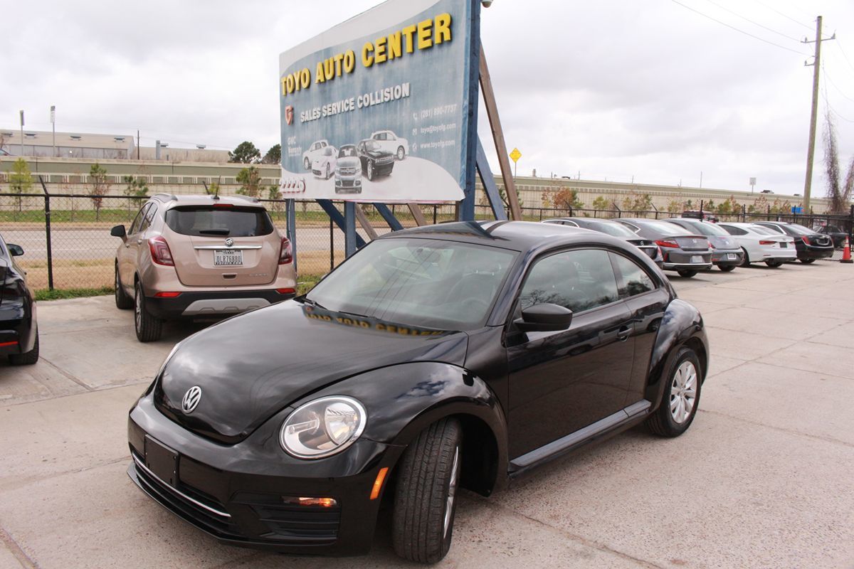 2017 Volkswagen Beetle S - Photo 2