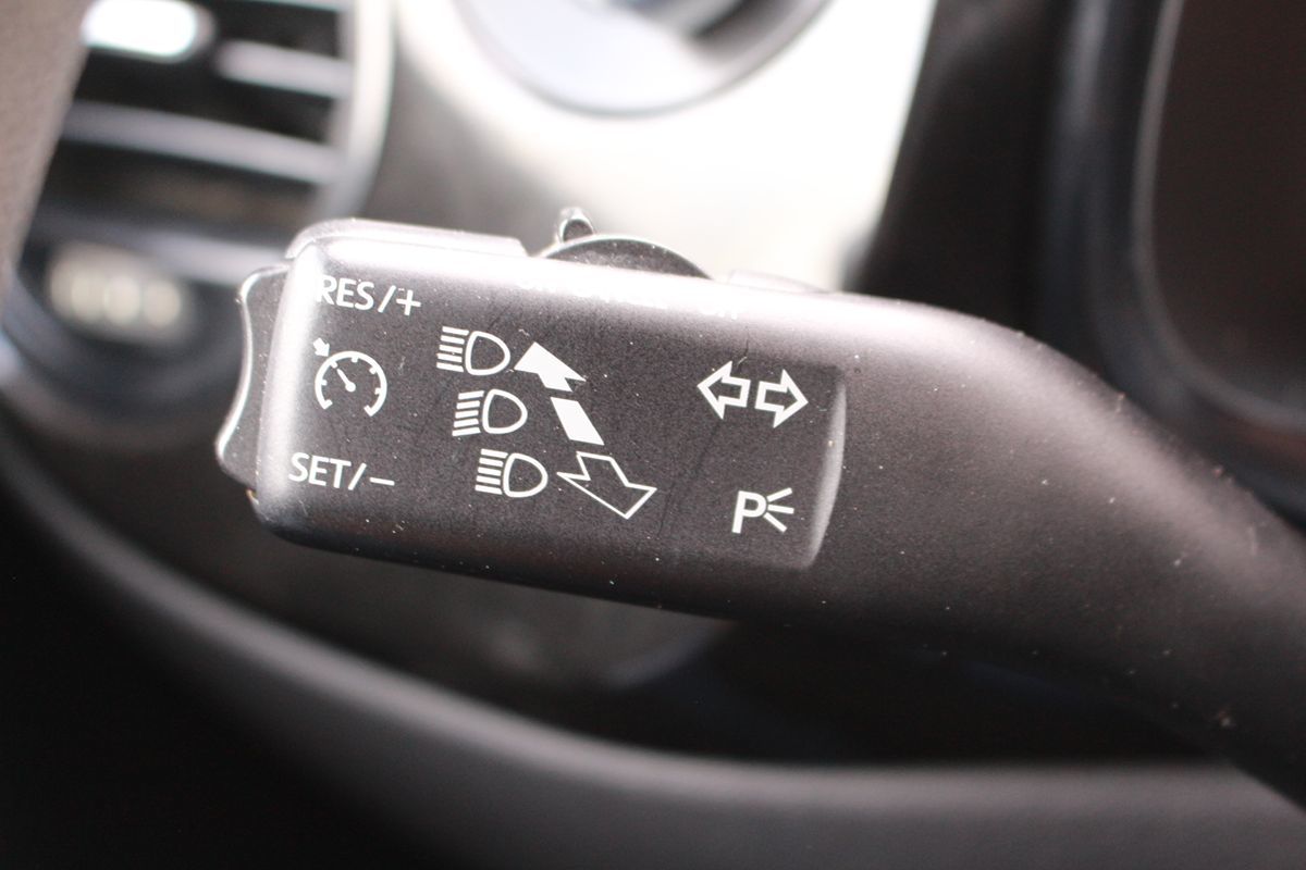 2017 Volkswagen Beetle S - Photo 18