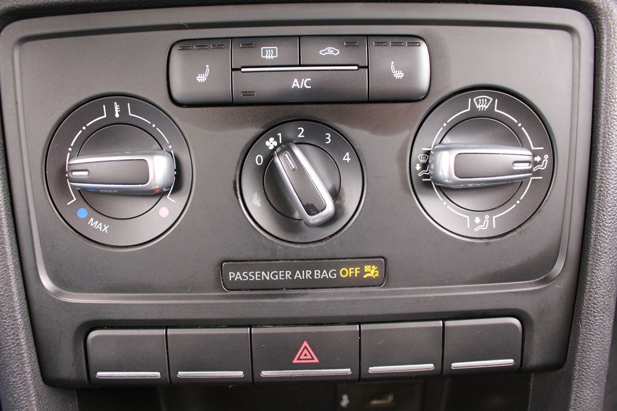 2017 Volkswagen Beetle S - Photo 33