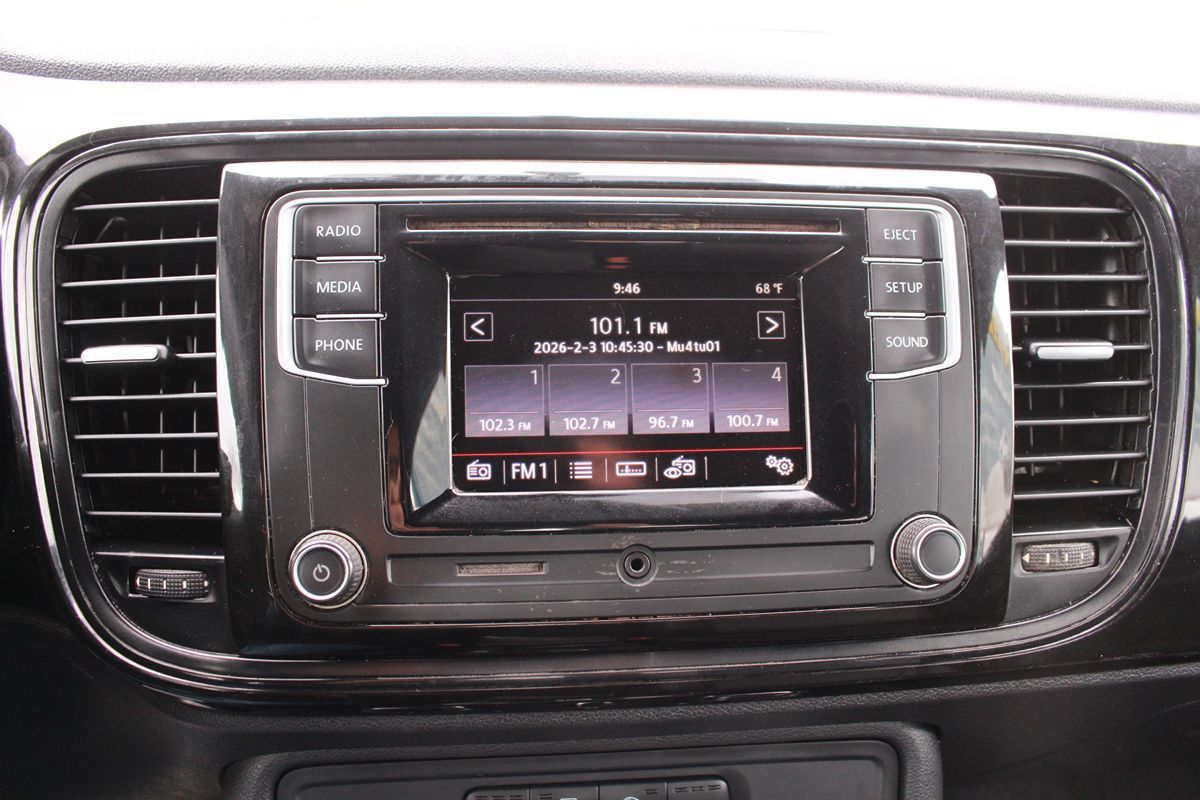 2017 Volkswagen Beetle S - Photo 34