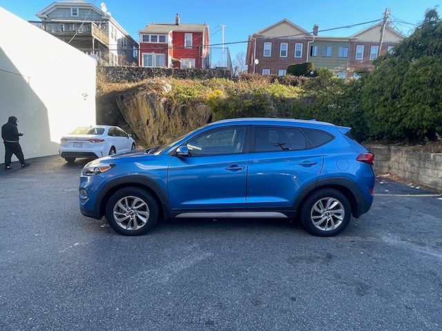 2017 Hyundai Tucson SE Plus photo 3