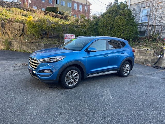 2017 Hyundai Tucson SE Plus photo 2