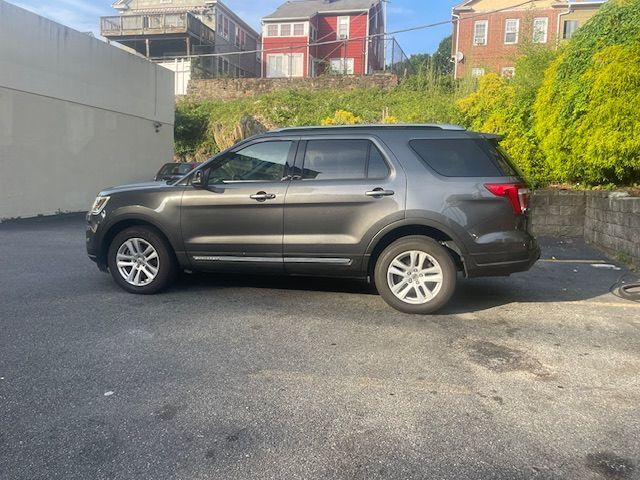 2018 Ford Explorer XLT photo 3