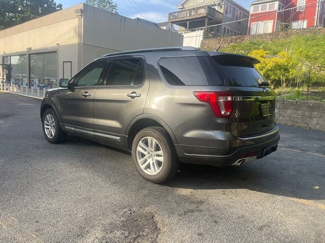 2018 Ford Explorer XLT photo 4