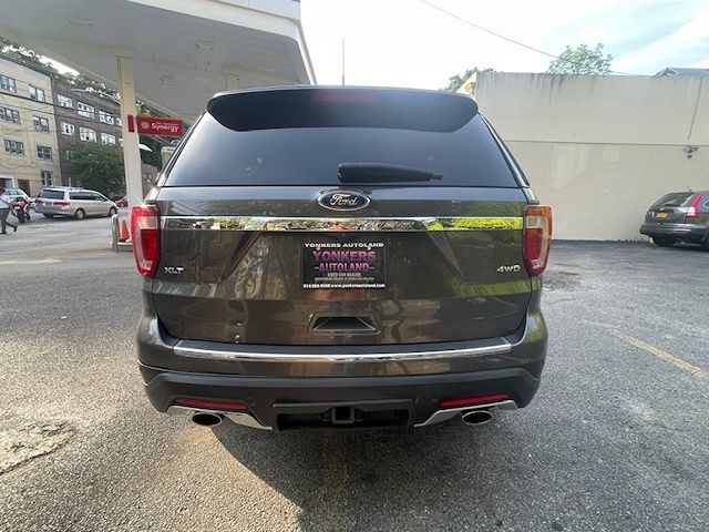 2018 Ford Explorer XLT photo 6