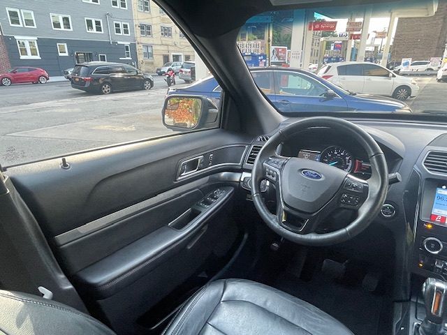 2018 Ford Explorer XLT photo 31