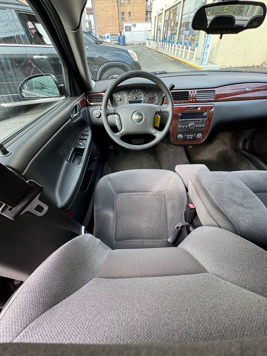 2009 Chevrolet Impala photo 24