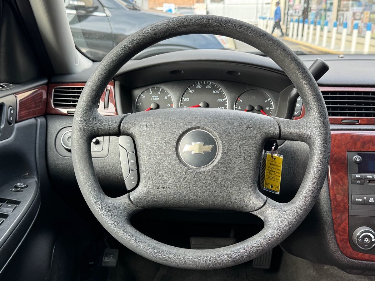 2009 Chevrolet Impala photo 25