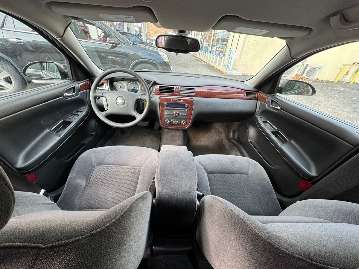 2009 Chevrolet Impala photo 21