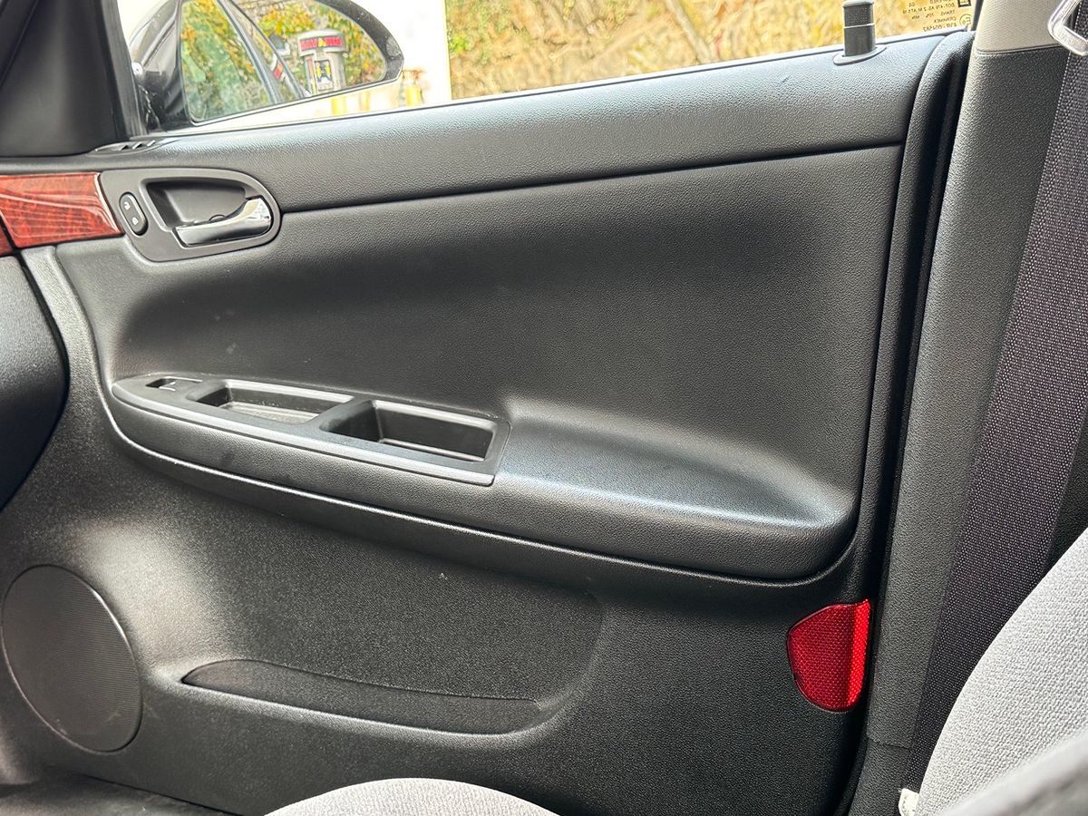 2009 Chevrolet Impala photo 18