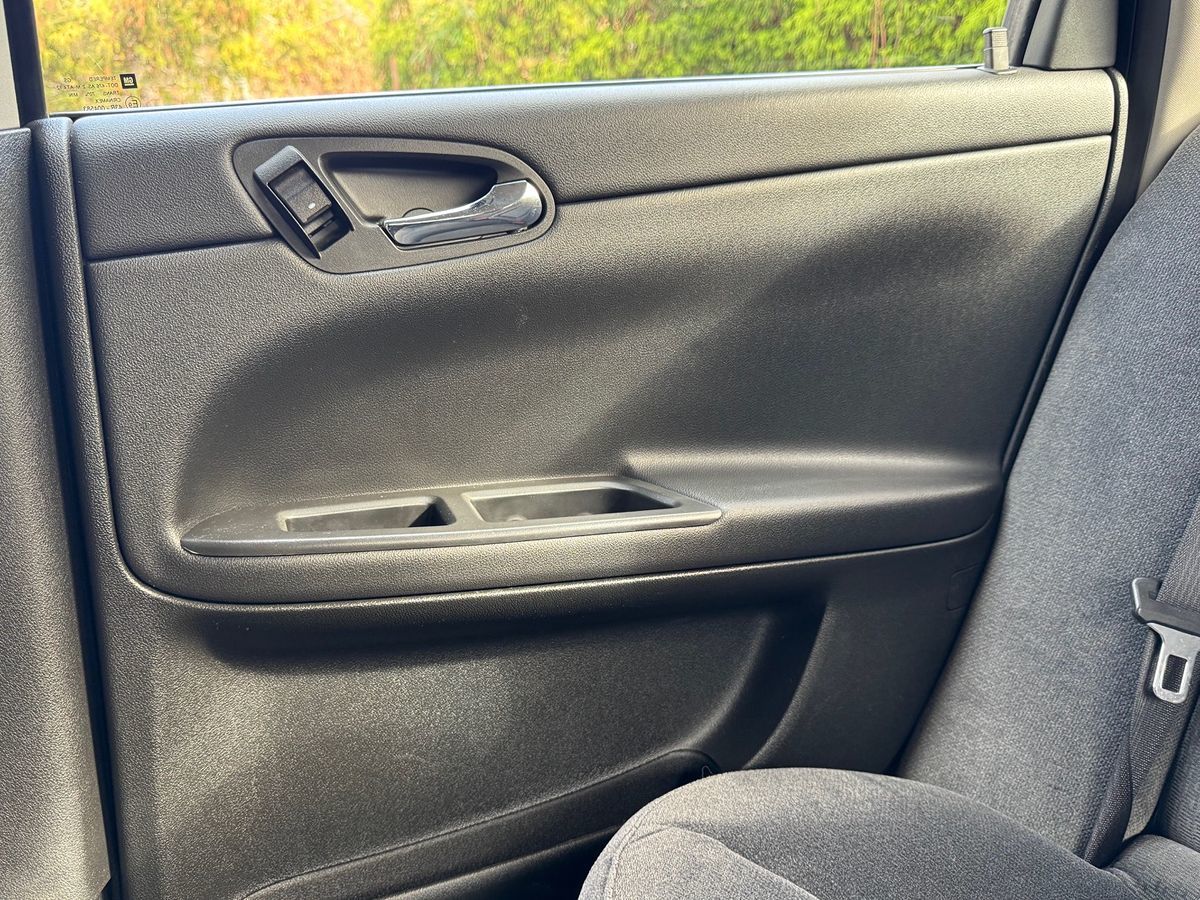 2009 Chevrolet Impala LT - Photo 19