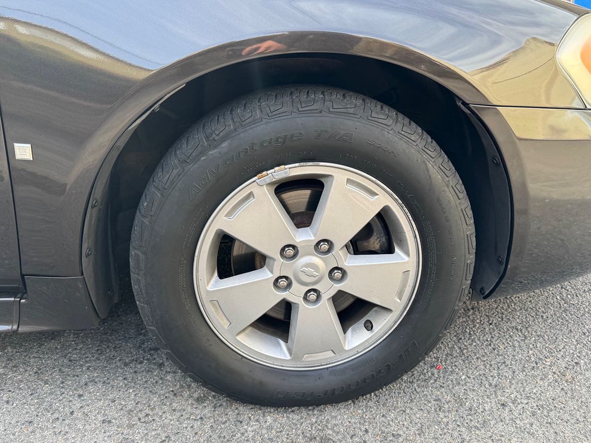 2009 Chevrolet Impala photo 14