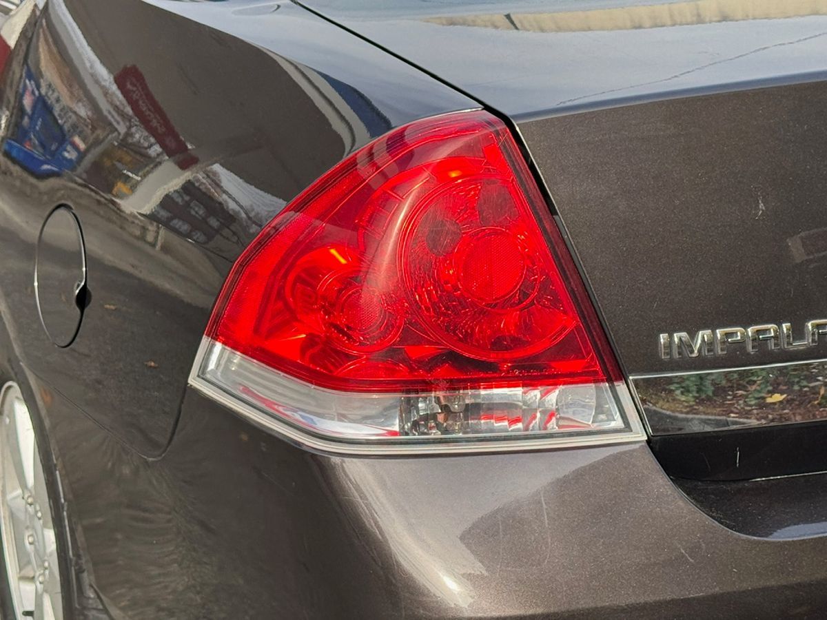 2009 Chevrolet Impala photo 13
