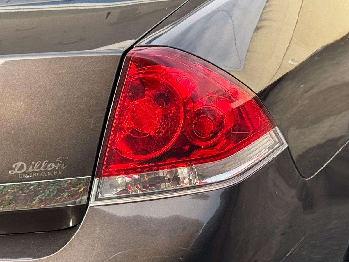 2009 Chevrolet Impala photo 12