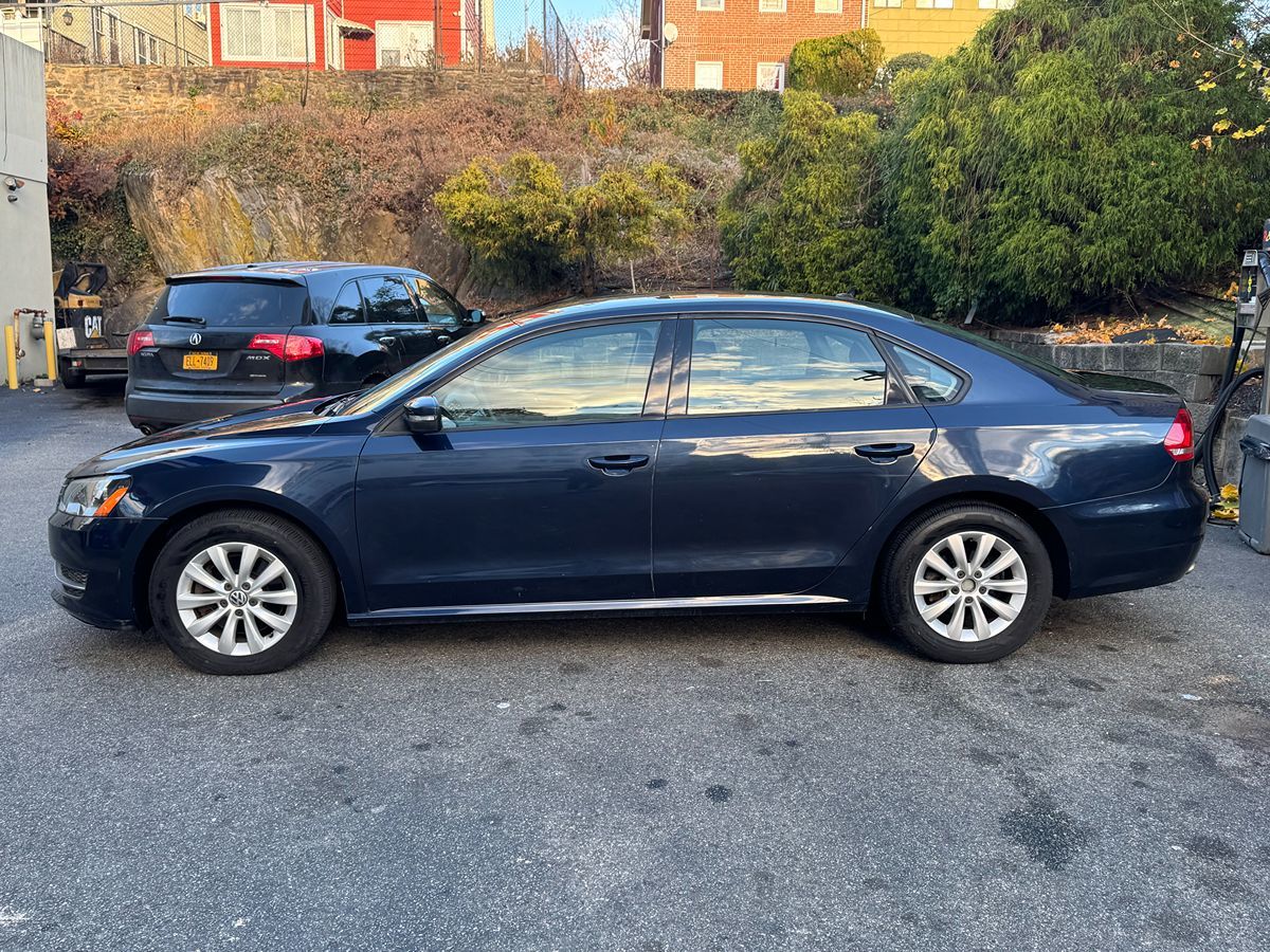 2012 Volkswagen Passat photo 2