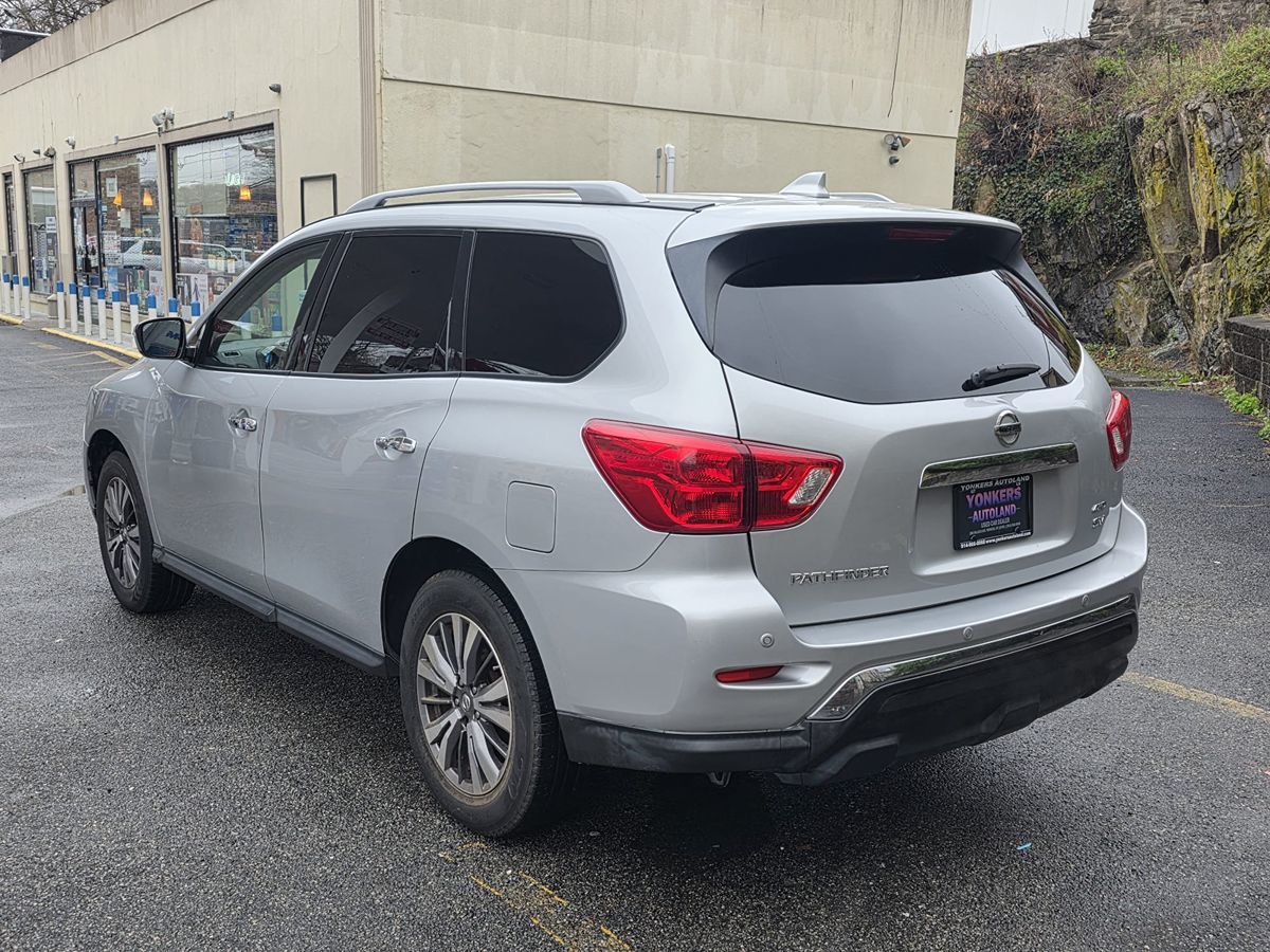 2019 Nissan Pathfinder SV photo 3