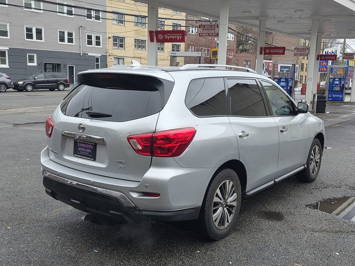 2019 Nissan Pathfinder SV photo 4
