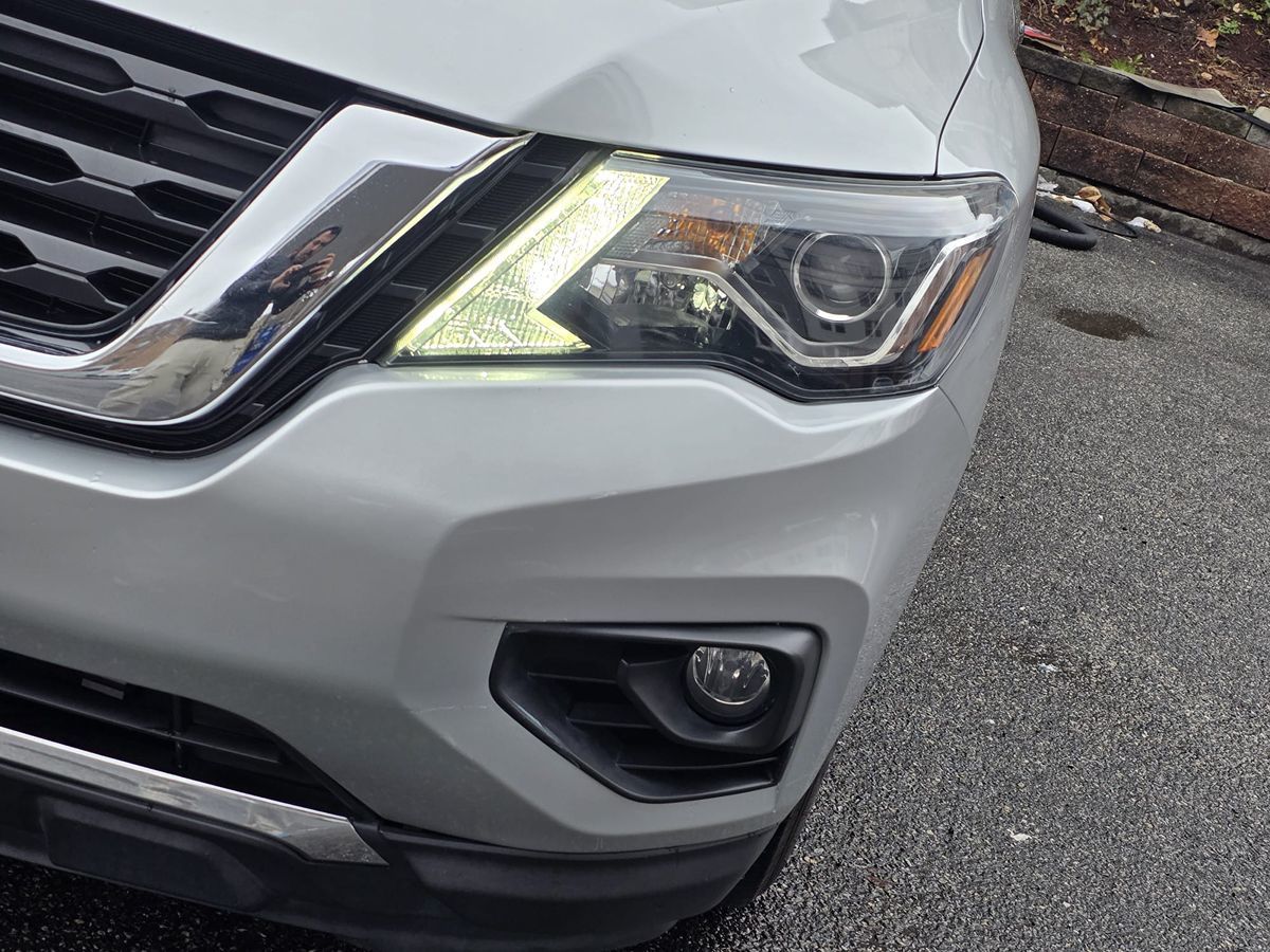 2019 Nissan Pathfinder SV photo 8