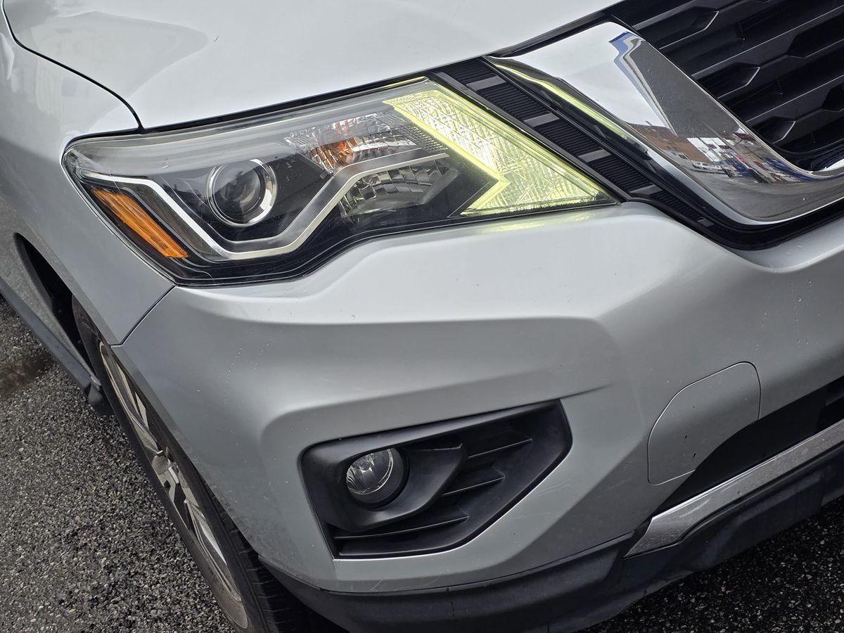 2019 Nissan Pathfinder SV photo 9